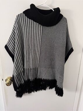 White House Black Market Turtleneck Fringe Knit Poncho Cape XL